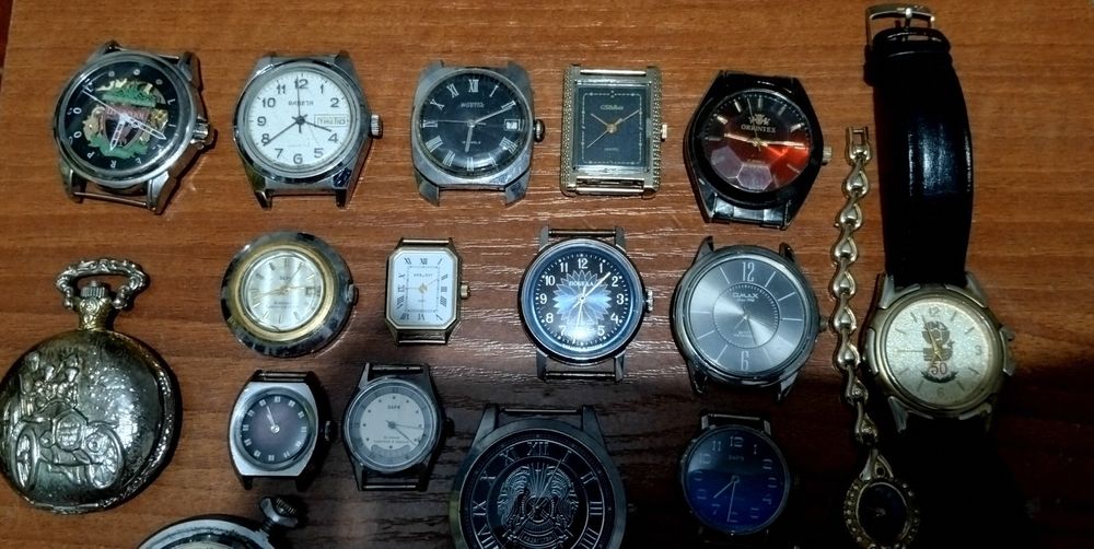 Продам Часы по 5000тг. Есть рабочие. Район Бурова