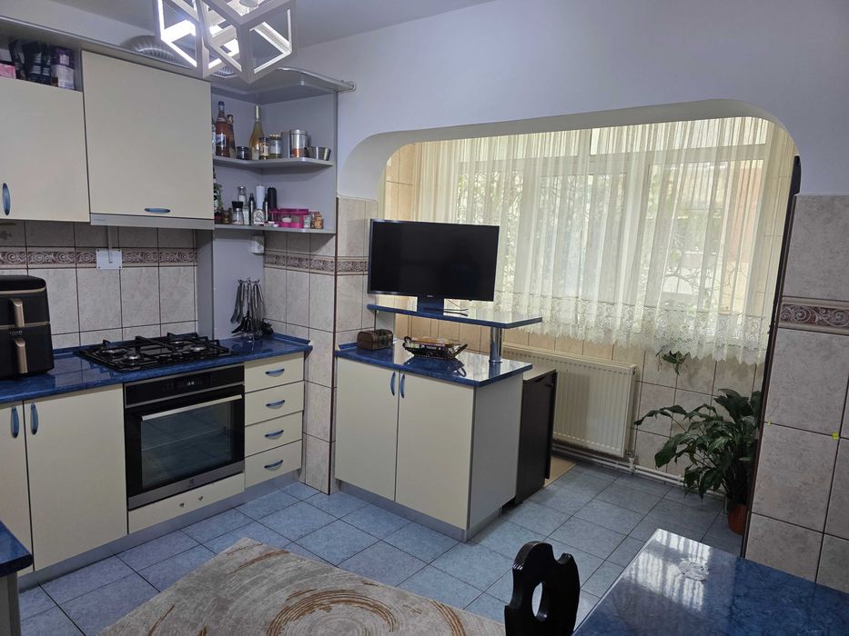 Vand apartament 3 camere