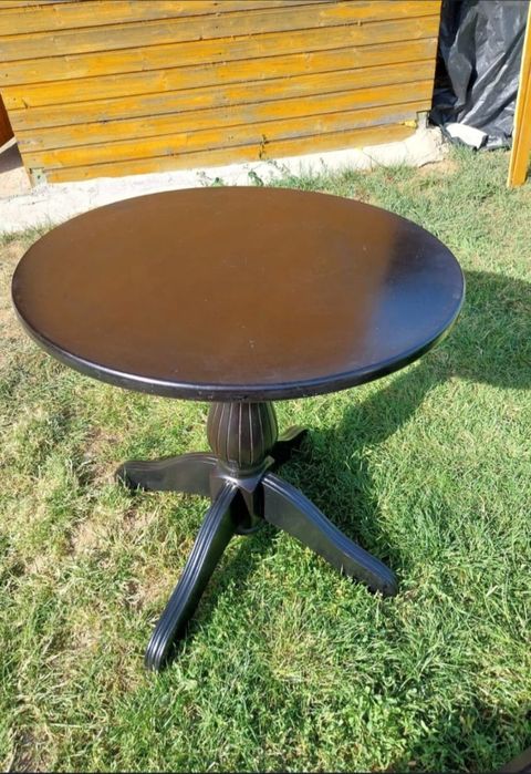 Masa rotunda din lemn masiv