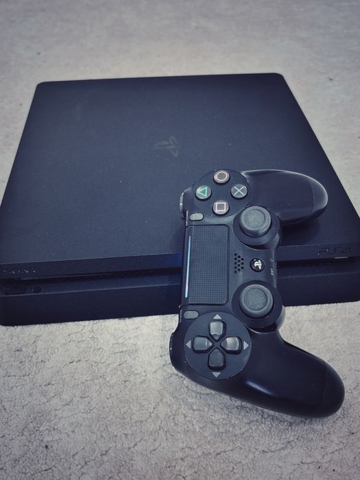 Продается playstation 4 сост идеальное!!