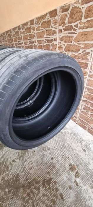 275 30 20 Vredestein