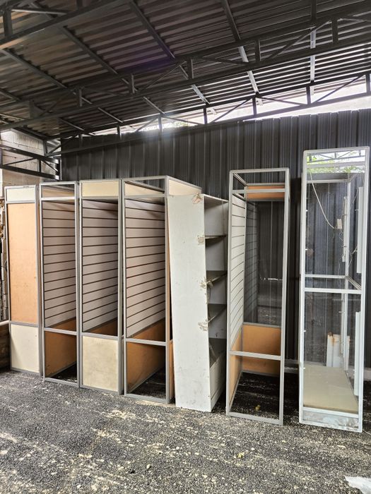 Продам торговые витрины.