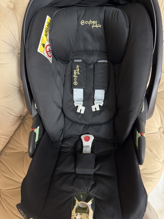 Scoica Cybex by Jeremy Scott Wings