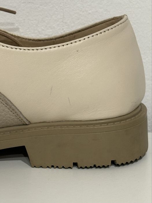 Pantofi din piele bej