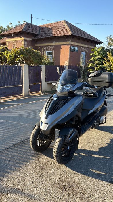 Se vinde scuter triciclu piaggio