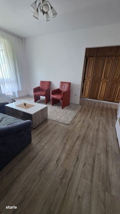 Apartament 3 camere, zona centrala, 2 balcoane, disponibil imediat