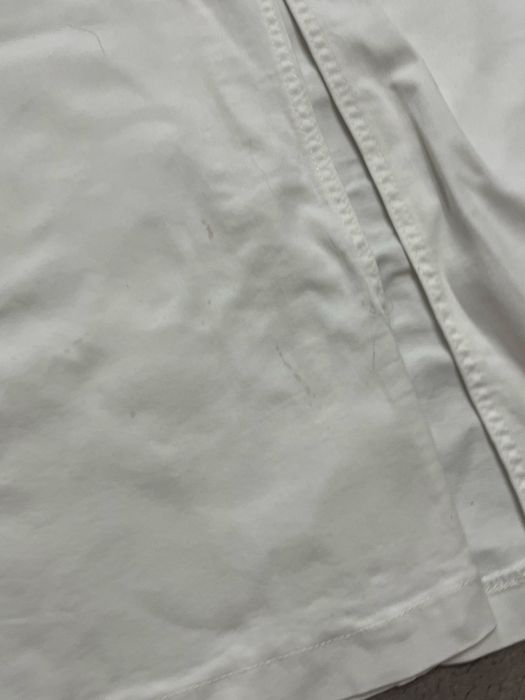 Джинсовая юбка и розовая рубашка