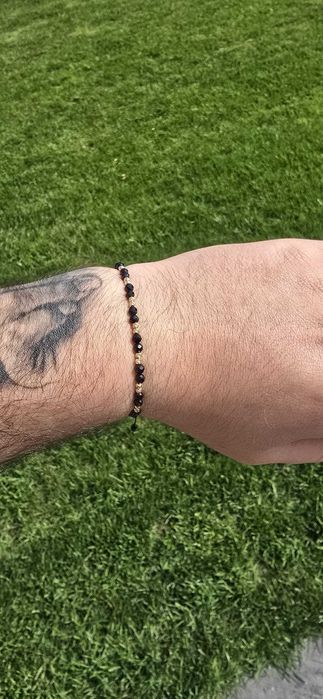 Brățară handmade cu aur 14K (bile 2.5 mm) și mărgele negre, reglabilă, unisex