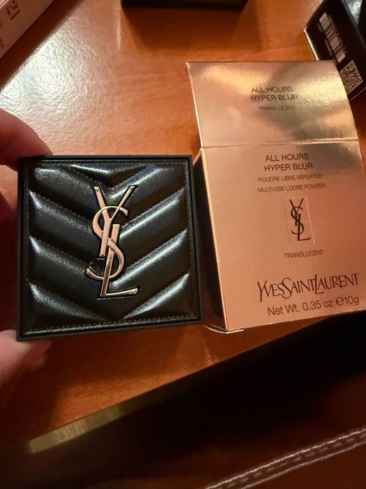 Vand pudra fixare machiaj Yves Saint Laurent! Noua!