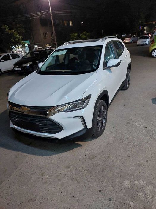 2023 йилда ишлаб чиқарилган Chevrolet Tracker автомобилини сотмоқчиман