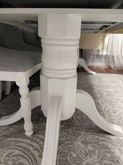 Стол для гостинной