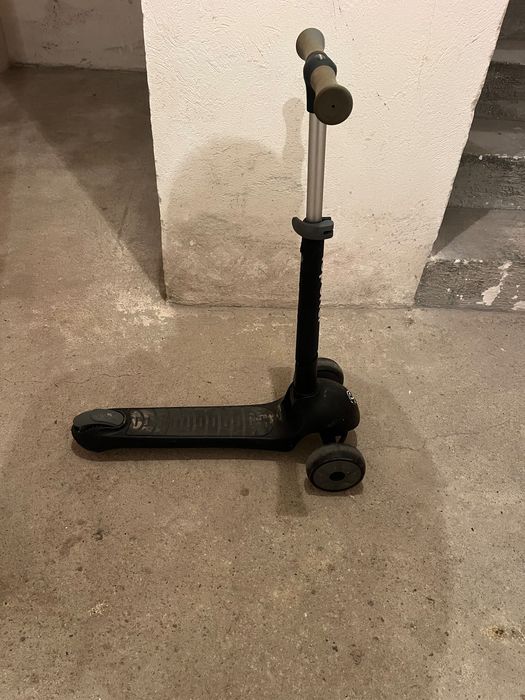 Детска тротинетка със светещи гуми