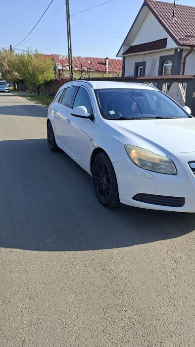 Vând Opel Insignia Sport Tourer , 2.0 CDTI- 160 HP, Cutie de viteza automata defecta ,prețul este negociabil la nr de telefon +40760773052