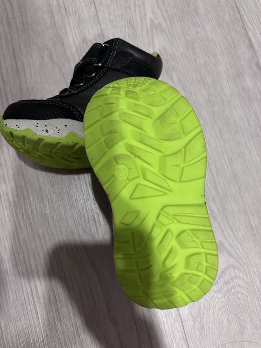 Продам детские ботинки 21рр