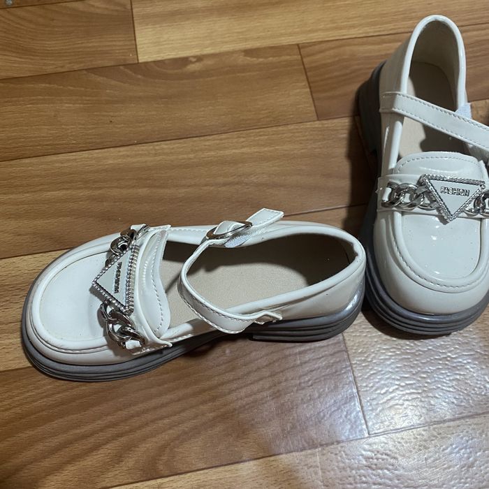 Қыз балаға туфли