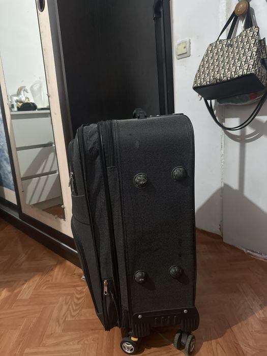 Чемодан дорожный арзан