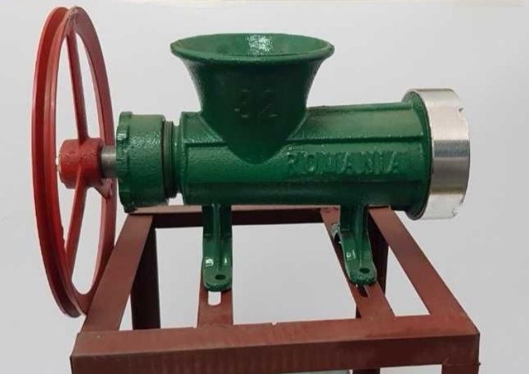 Месомелачка Чугун No32 ROMANIA с Руски двигател Монофазен 1,5kW