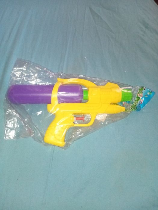 Pistol de apă nefolosit
