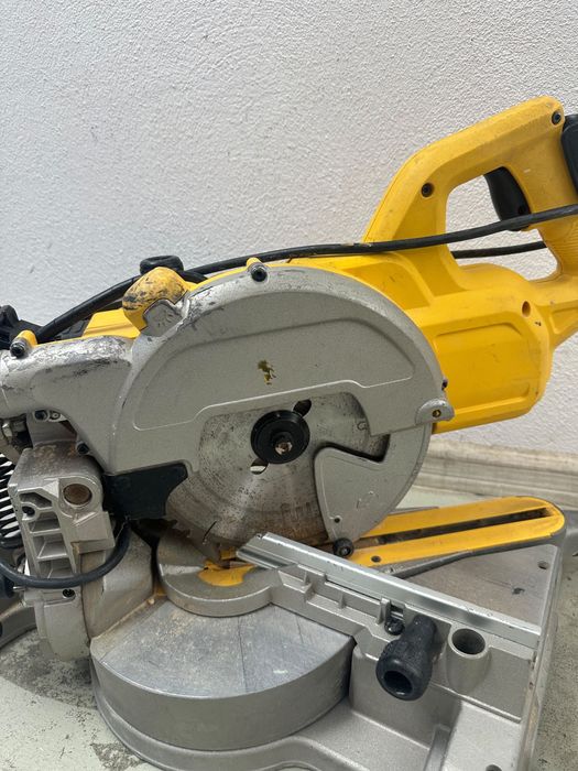 DeWalt DW 777 Fierastrau circular stationar profesional cu glisare