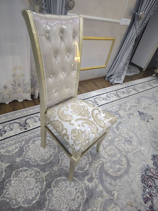 Klassik uslubdagi mebel to‘plami sotiladi
Uy bezagiga hashamat va