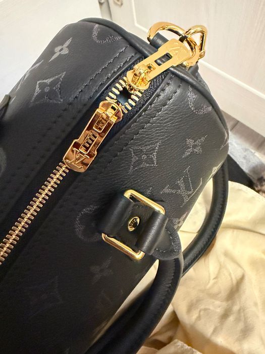 Geanta de mana, cu bareta de umar