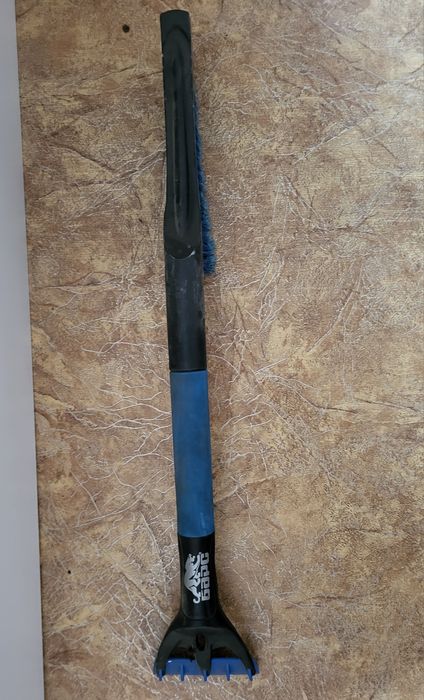 Щётка-скребок для авто