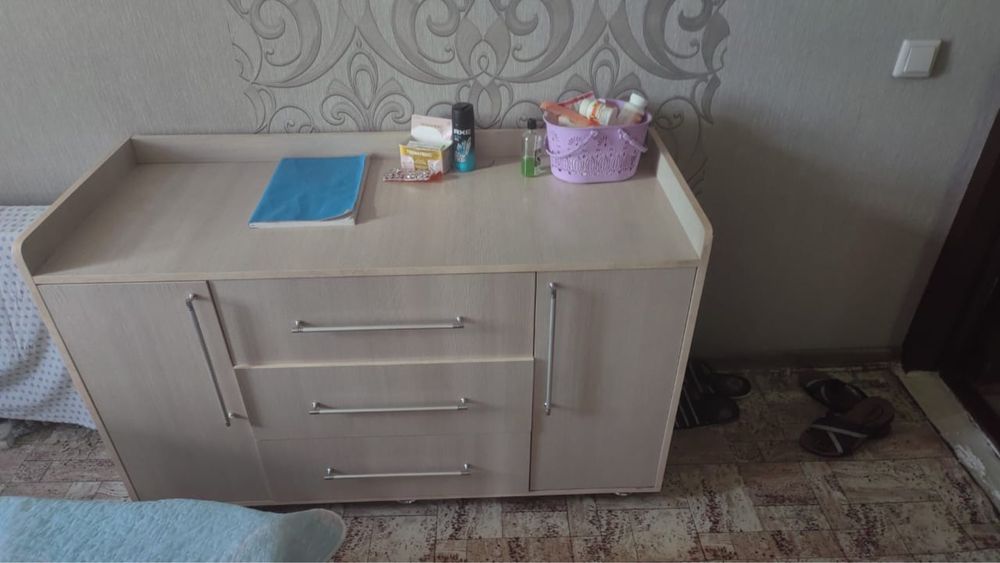 Продам тумбочку