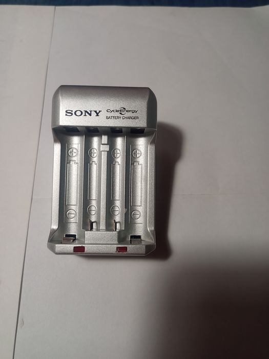 Зарядное устройство батареек Sony типа ААА и АА