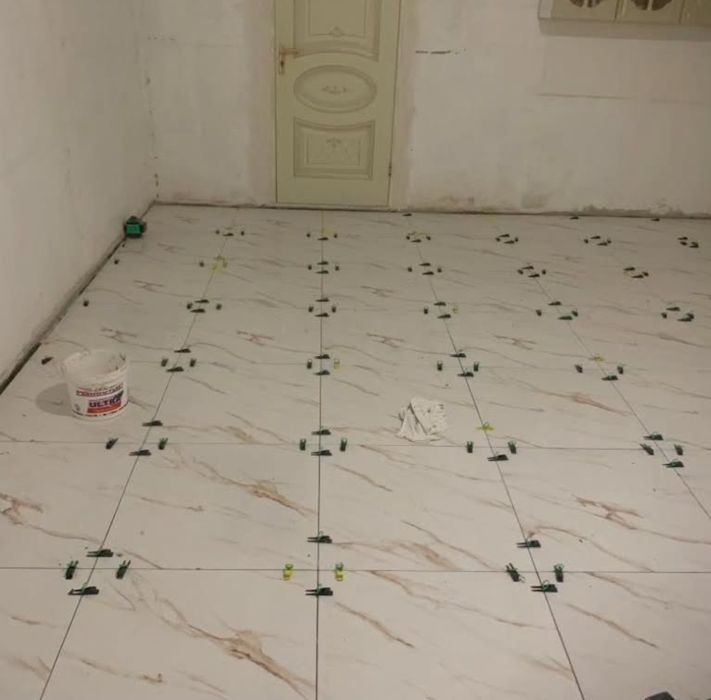 Кафельщик, керамагранит широкоформатный.