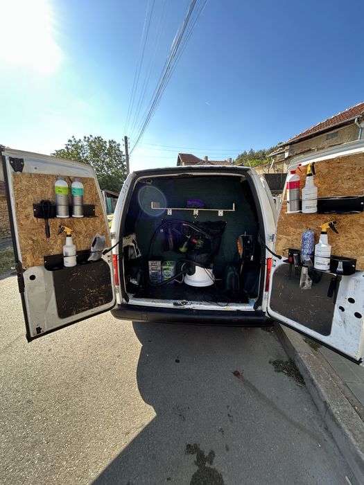 Детайлно почистване на автомобили до адрес!