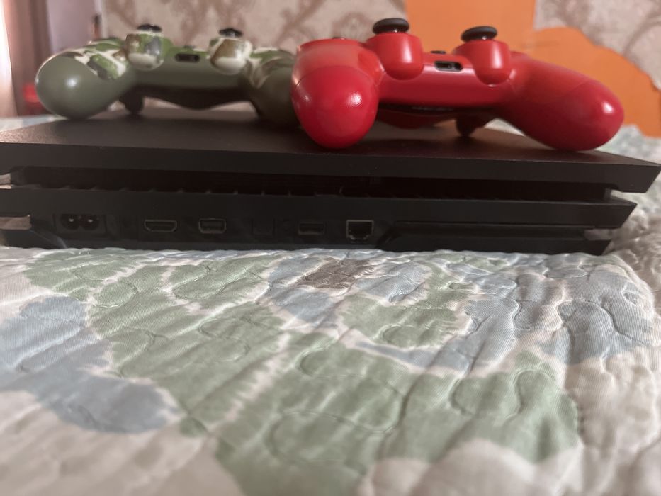 Продам ps4pro в хорошем