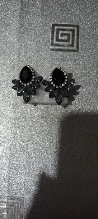 Продам новые серьги.