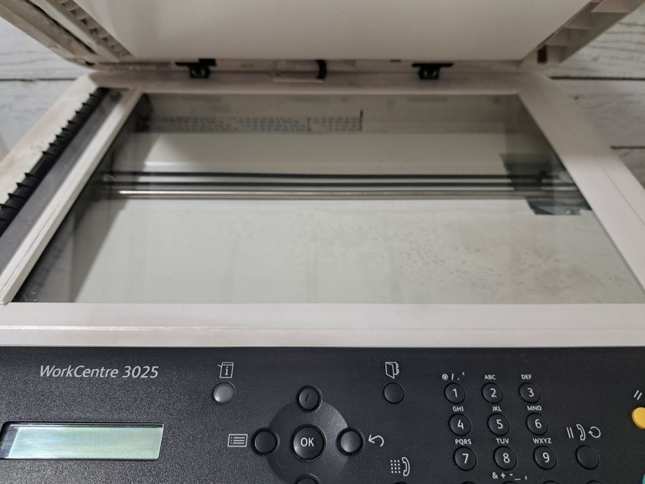 Продам МФУ принтер 3в1 XEROX 3025NI  (идеал)
