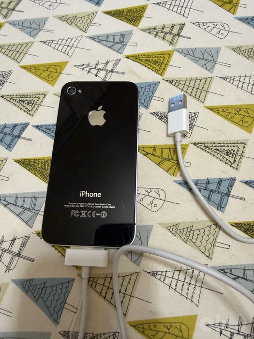 Продается IPhone 4S.