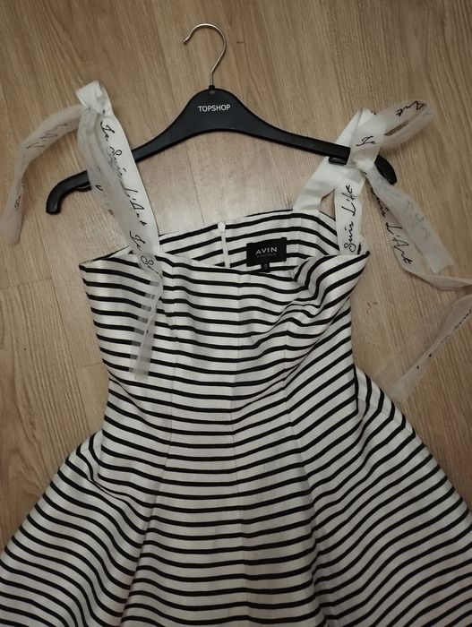 Рокля с презрамки Avin