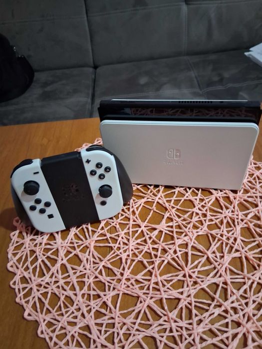 Нинтендо Switch + Mariokart 8 Deluxe