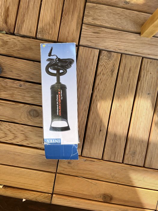 Intex надуваеми барбарони и помпа