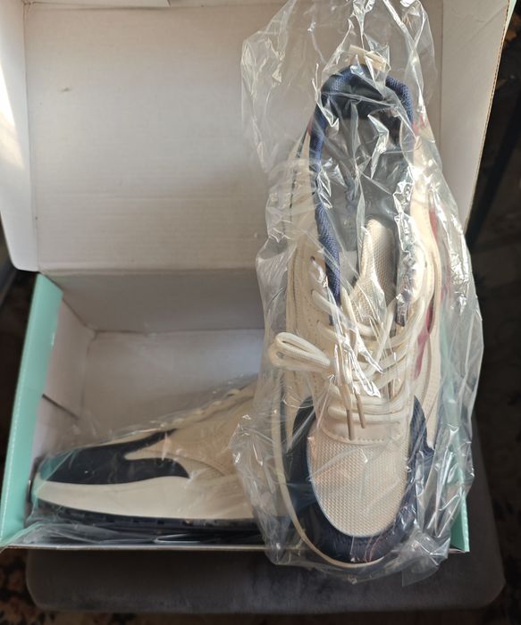 Мужские кроссовки.