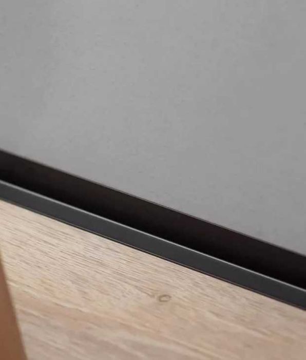 Плинтус L-образный, черный