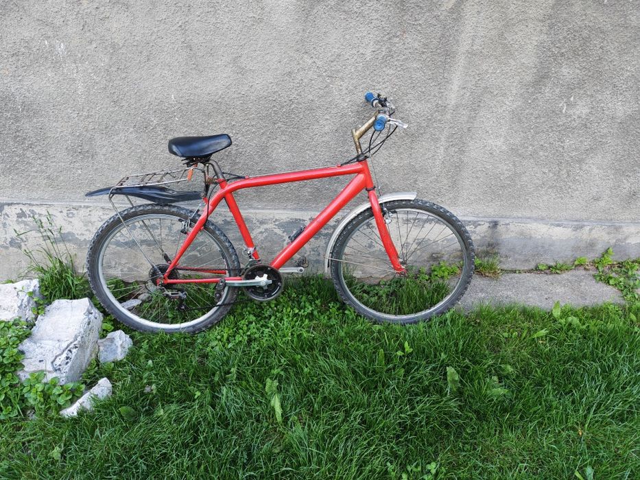 Biciclete vânzare bicicleta verde preț: 600 negociabil bicicleta roșie preț 600 negociabil