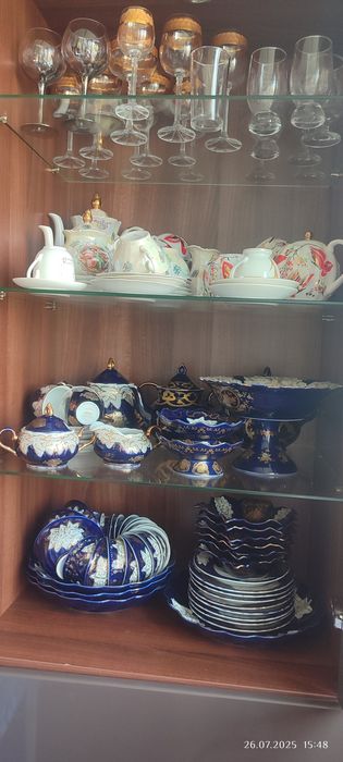 Продам столовый и чайный сервиз форфор