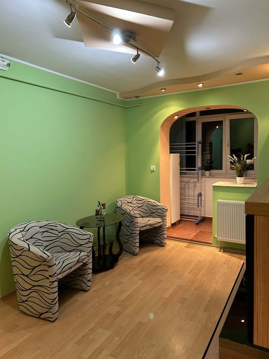 Închiriez apartament 3 camere