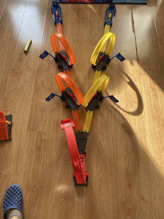 Писти на Hotwheels