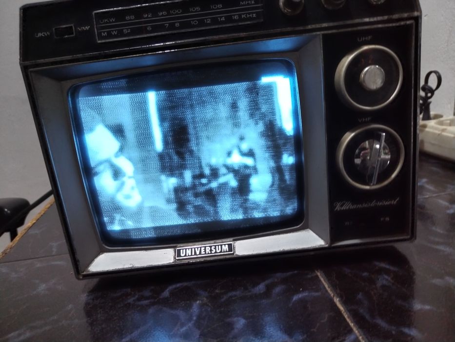 Universum Aiwa tv cu tub alb negru