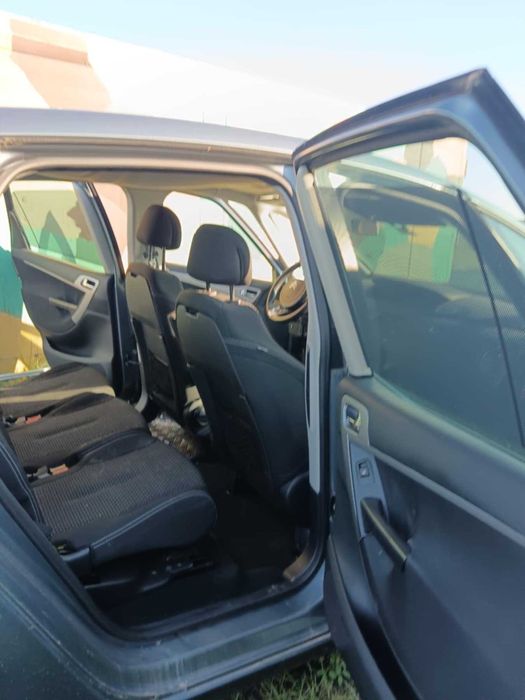 Citroen C4 Picasso на части