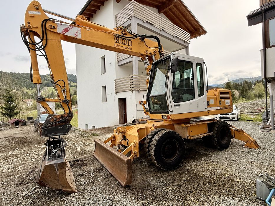 Excavator liebherr  17 tone