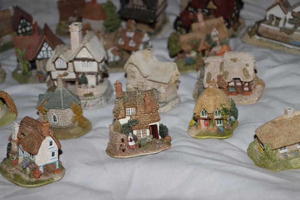 Прекрасна колекция ръчно изработени английски къщички David Winter