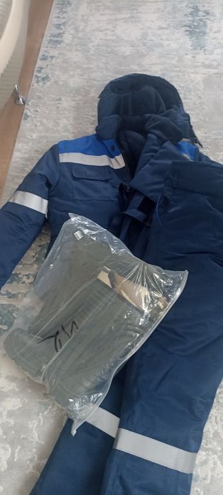 Продам  сапоги и спец одежду зима