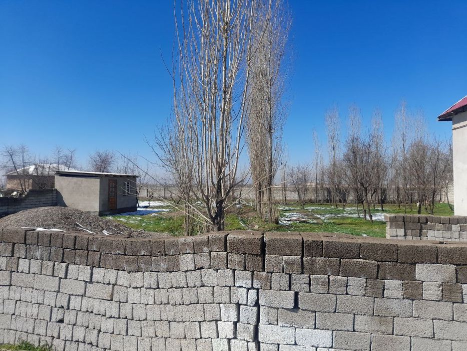 Йер сотилади срочно уртасарой махалла бошидан йенги асфальт