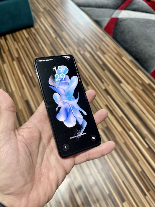 Samsung Galaxy Z Flip 4, memorie 128GB, 8GB RAM, Android 16, ca NOU